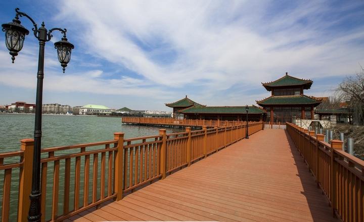 木塑露臺(tái)，打造空中的秘密花園